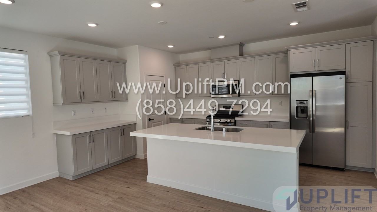 1952 Infinity Ln - Photo 2 of 40