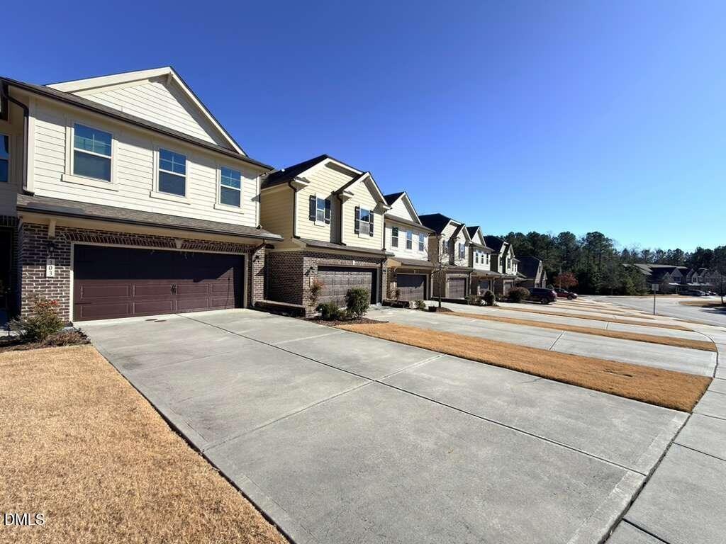 305 Alamosa Pl - Photo 3 of 36