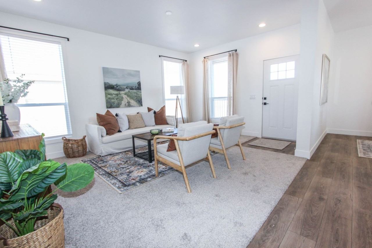 45 W Hawaii Rd - Photo 3 of 16