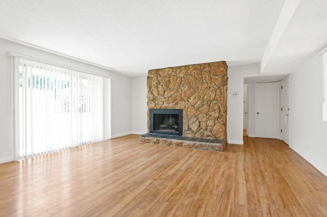 12246 Montana Ave. Across from Brentwood Golf Course! - Photo 3 of 5