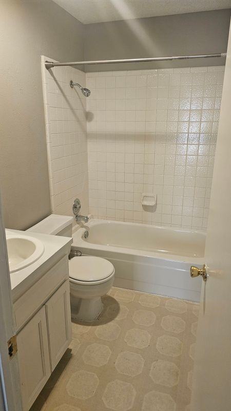 1815 Sheehan Ct - Photo 2 of 6