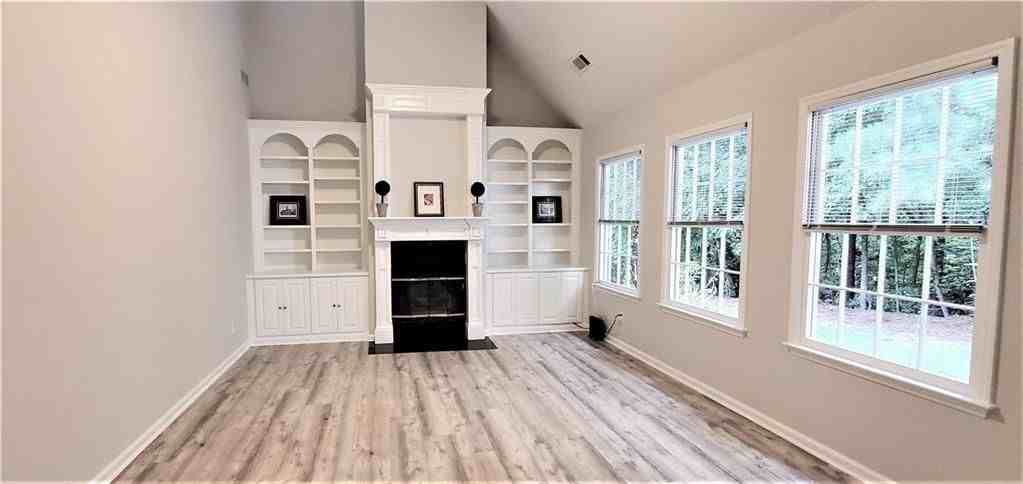 4505 Pinehollow Ct - Photo 4 of 21