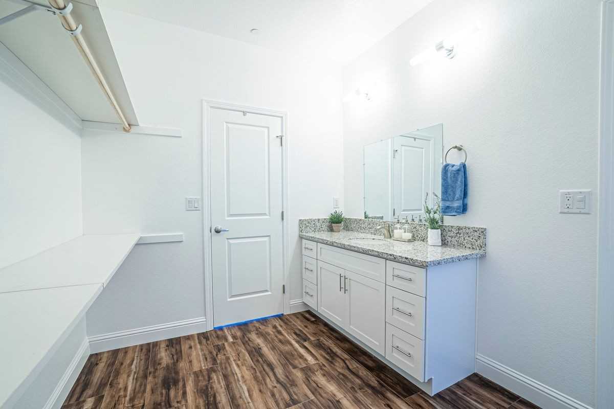 324 Wisconsin Ave - Photo 2 of 22