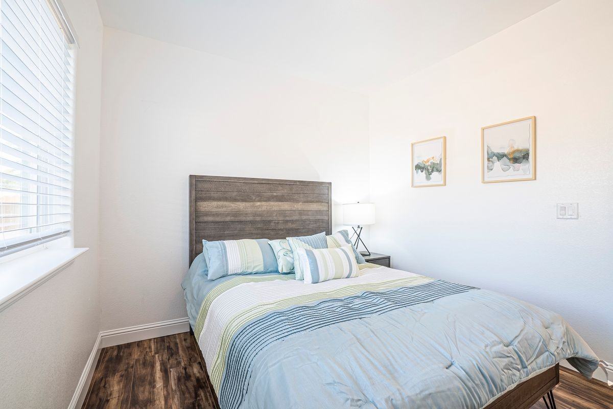 324 Wisconsin Ave - Photo 4 of 22