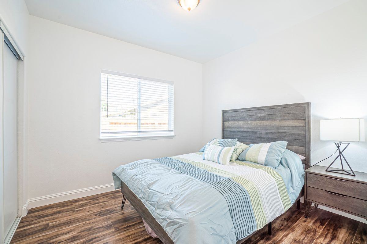 324 Wisconsin Ave - Photo 5 of 22