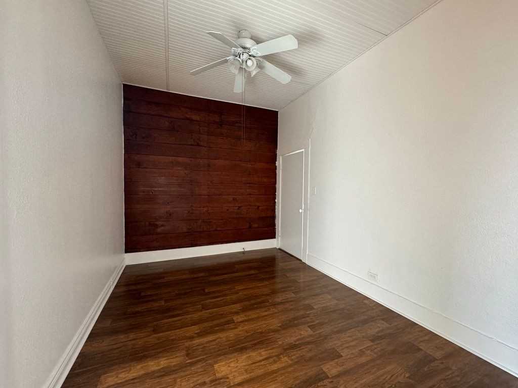 215 Rigsby Ave - Photo 4 of 11