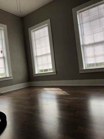 215 Rigsby Ave - Photo 5 of 11