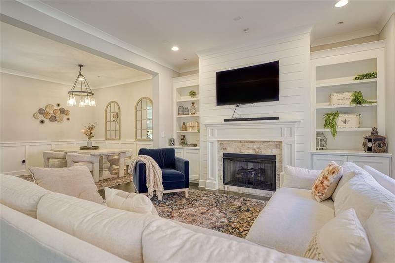 984 Memorial Walk Se - Photo 3 of 38