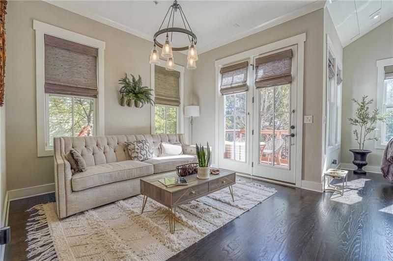 984 Memorial Walk Se - Photo 6 of 38