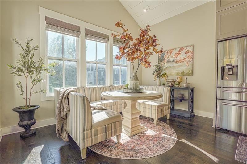 984 Memorial Walk Se - Photo 7 of 38