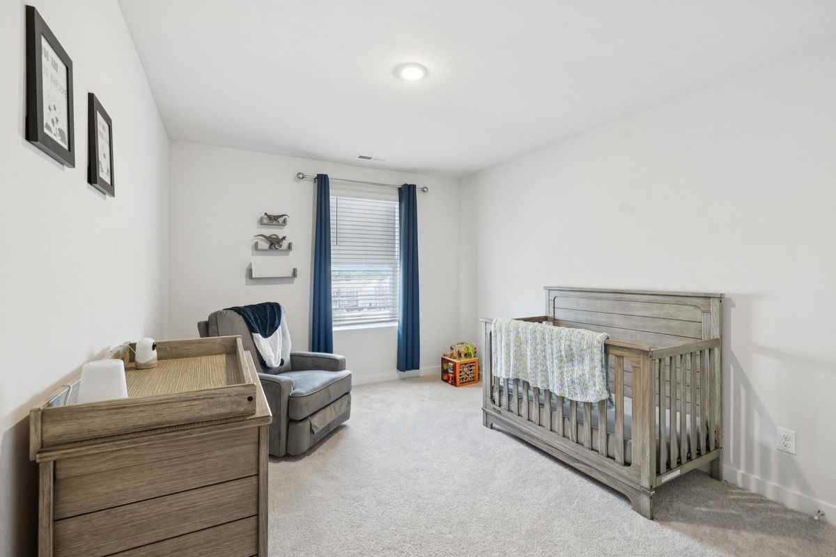 2746 Fordham St - Photo 5 of 39