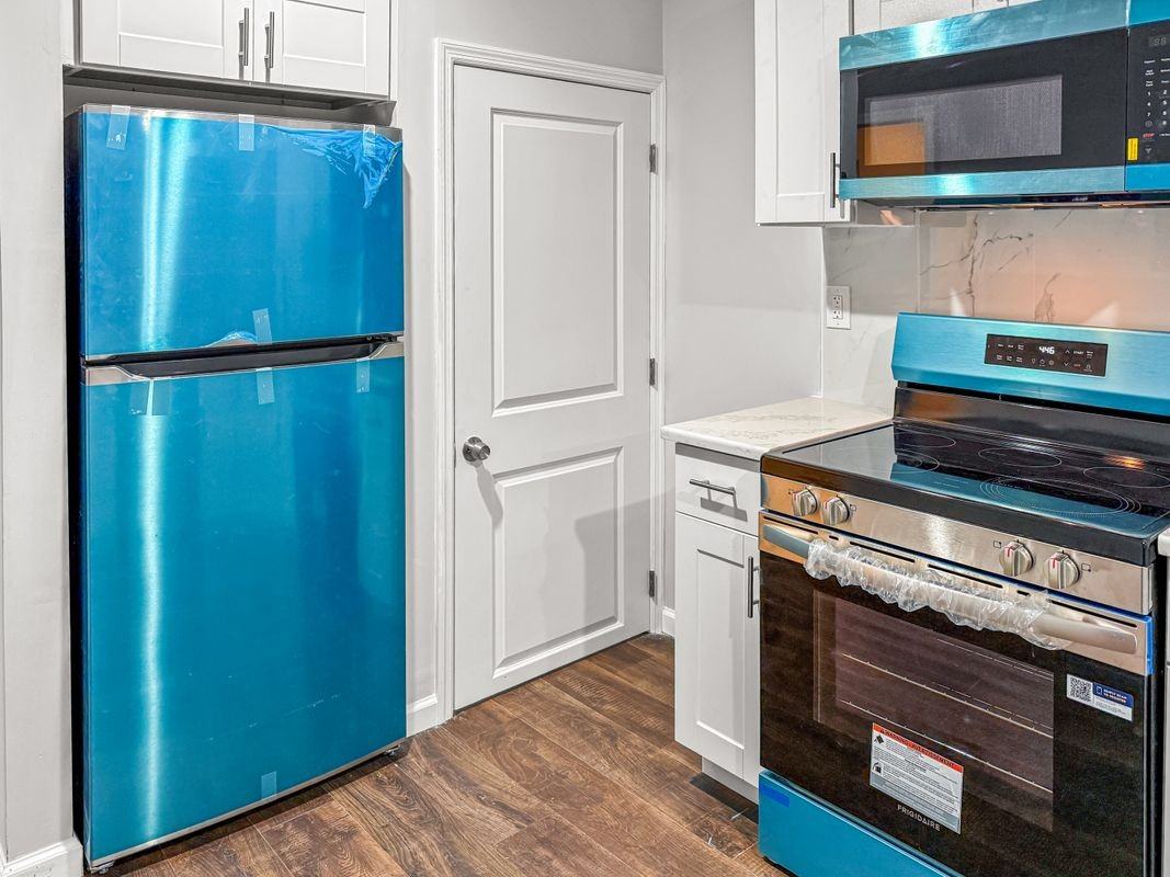 889 S 17th St - Photo 2 of 33