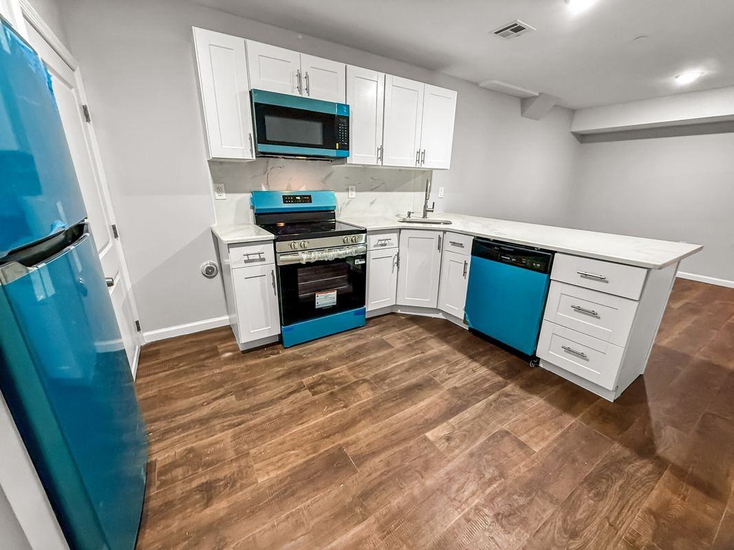 889 S 17th St - Photo 4 of 33