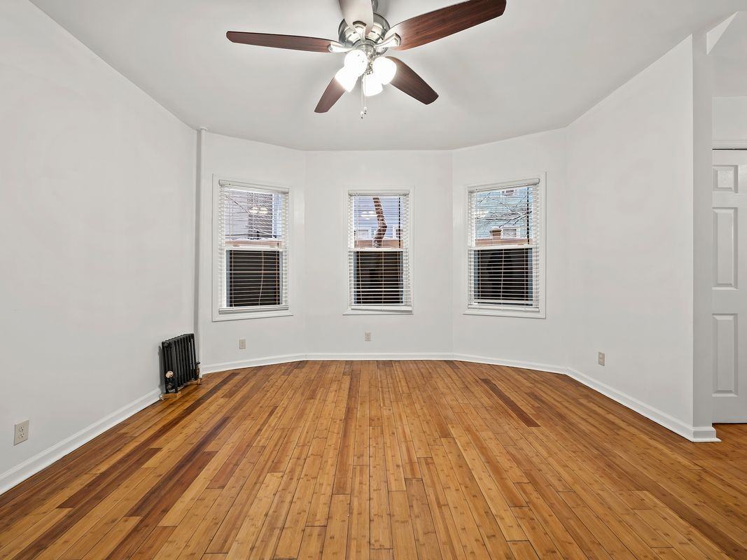 163 Montgomery St - Photo 5 of 17