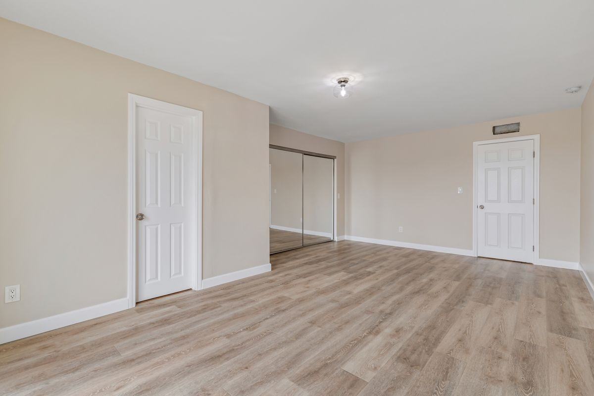 8654 Orange Ave - Photo 3 of 38