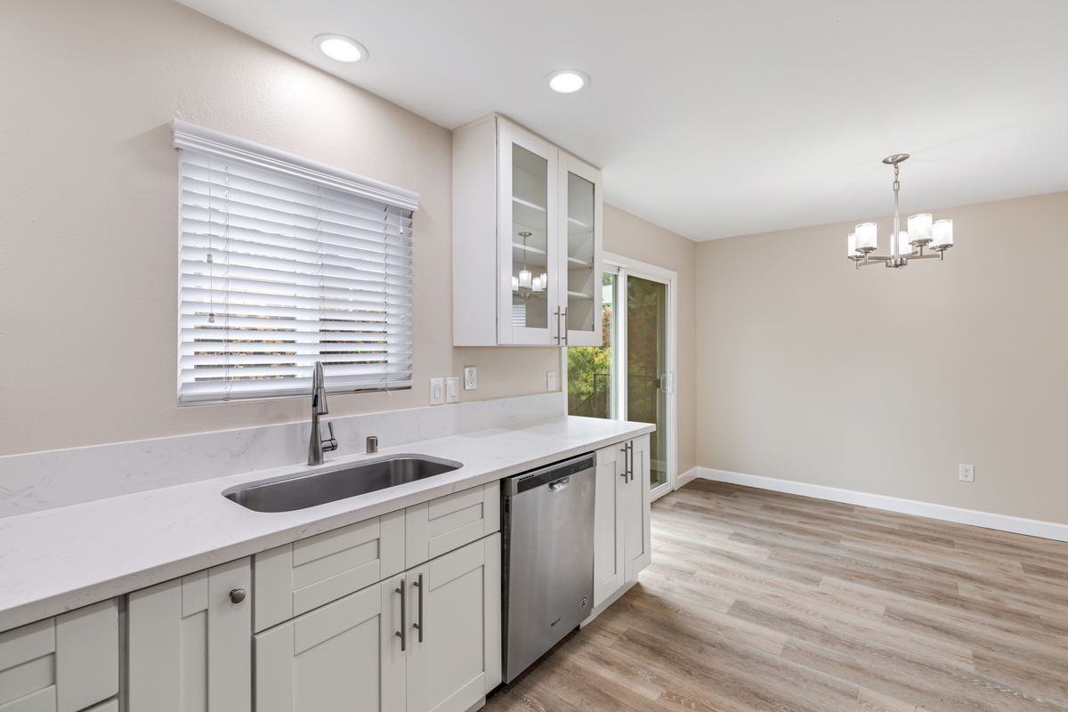 8654 Orange Ave - Photo 6 of 38