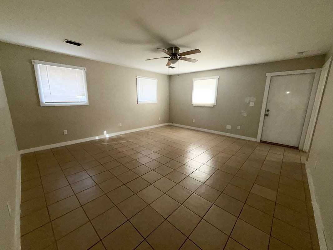 300 S Cedar St - Photo 2 of 9