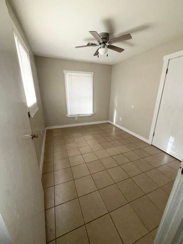 300 S Cedar St - Photo 5 of 9