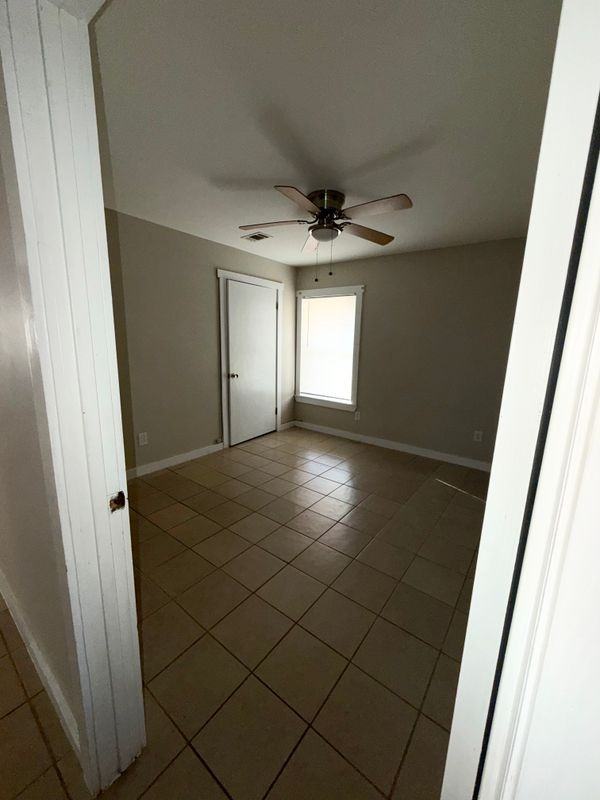 300 S Cedar St - Photo 6 of 9