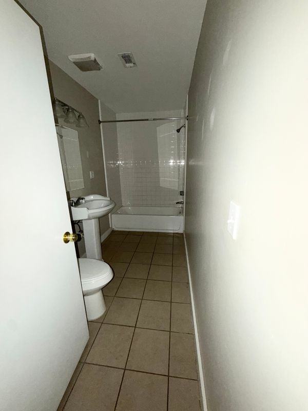 300 S Cedar St - Photo 7 of 9