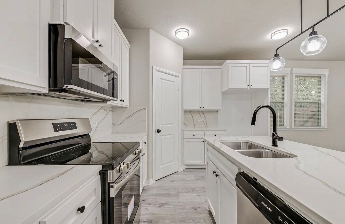 5612 Black Pine Cir - Photo 4 of 17