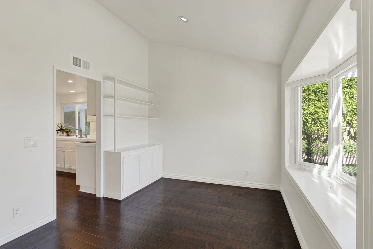 25042 Wilkes Pl - Photo 4 of 45