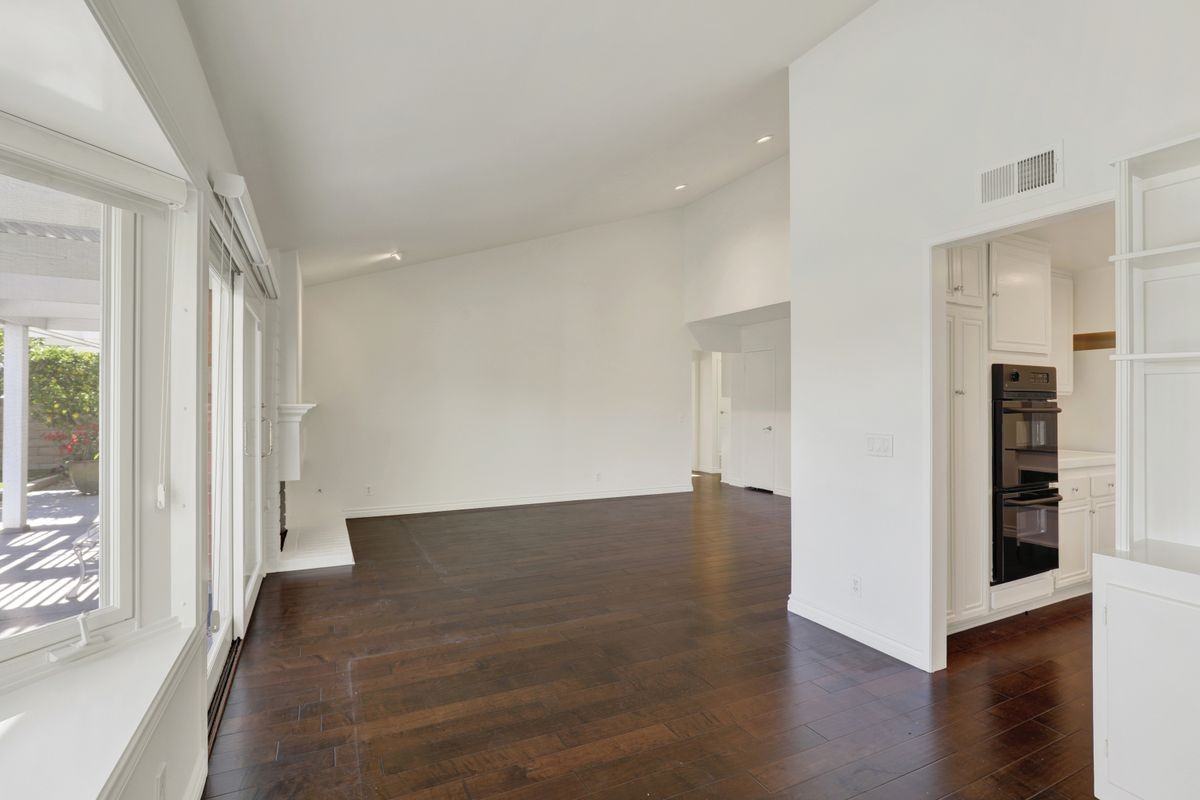 25042 Wilkes Pl - Photo 5 of 45