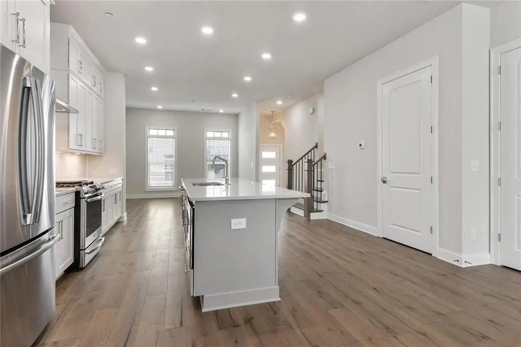 4317 Parkside Pl - Photo 3 of 6