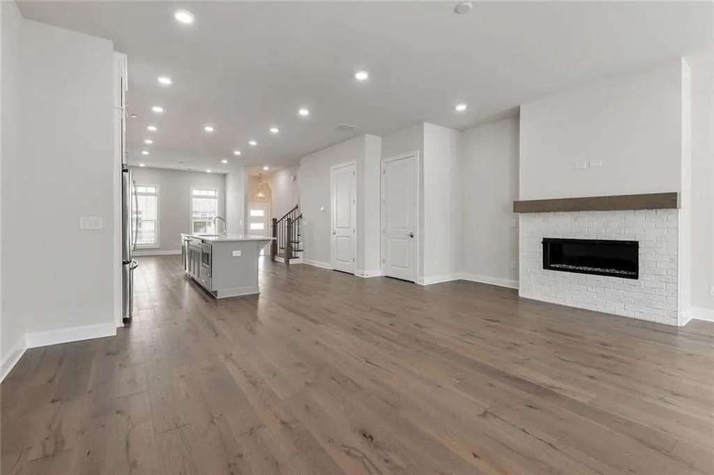 4317 Parkside Pl - Photo 4 of 6