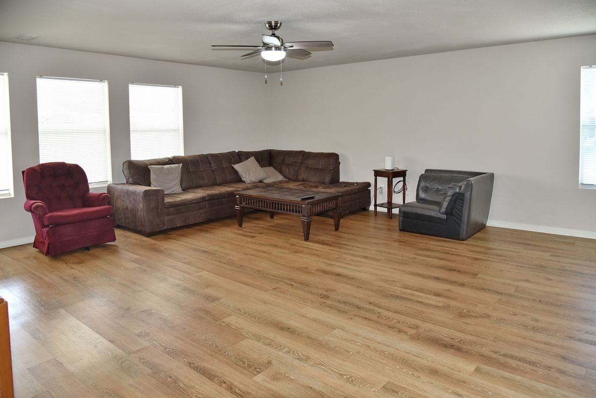 1106 Mossy Branch St - Photo 7 of 34