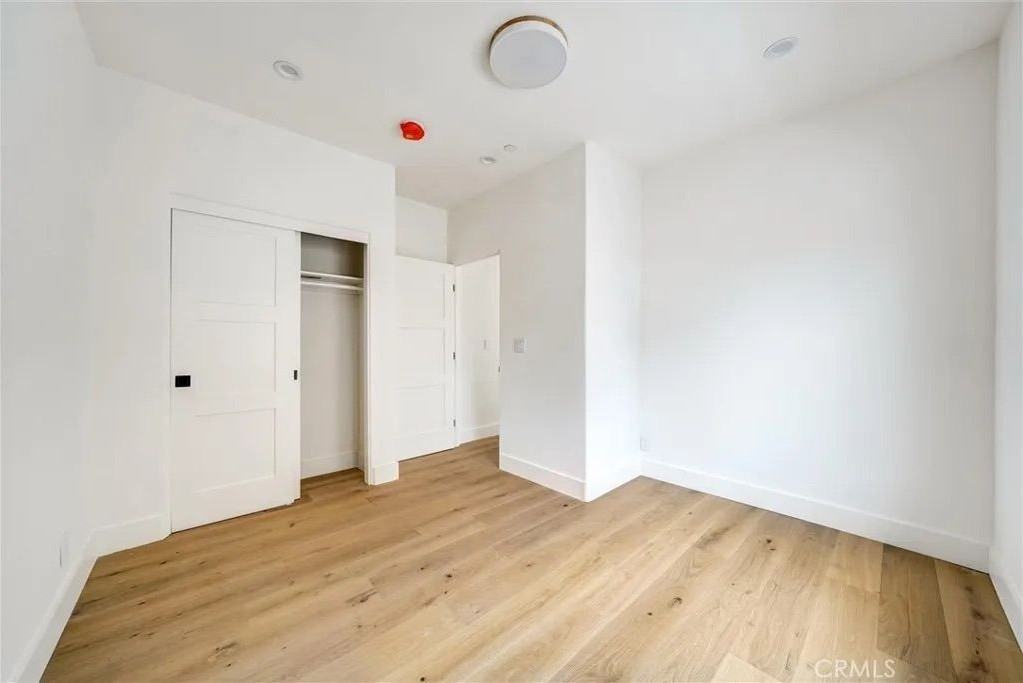 1569 Wesley Ave - Photo 3 of 9