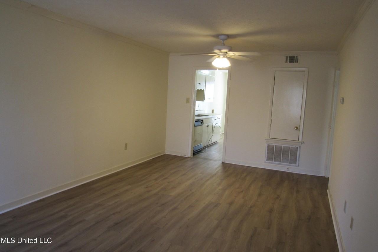 1625 Saint Mary St - Photo 3 of 13