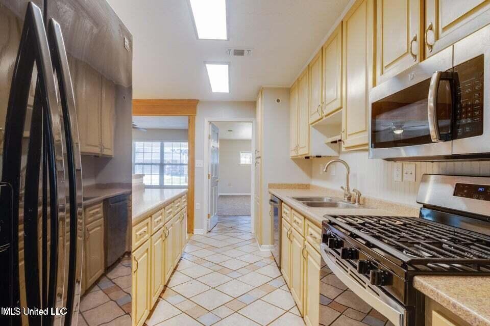 108R Vance Pl - Photo 4 of 24