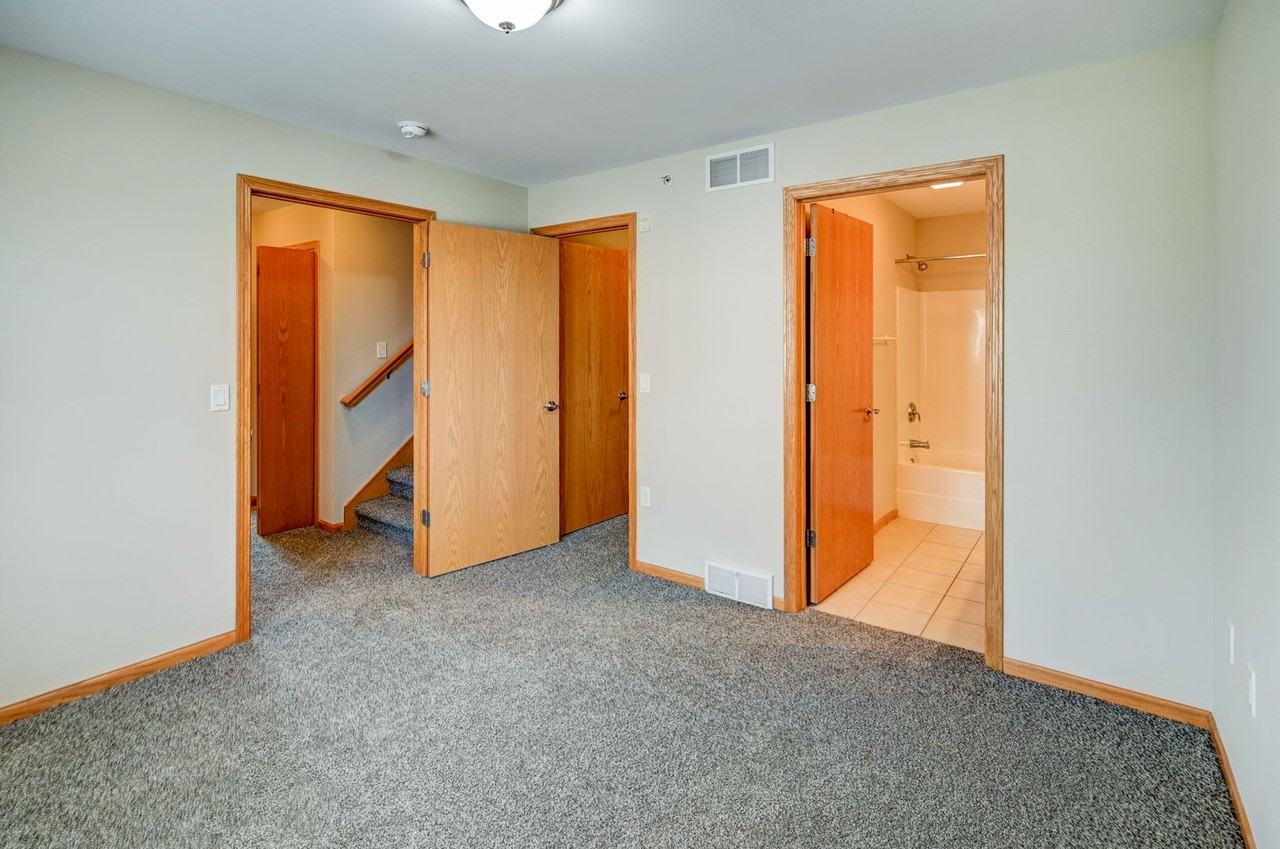 Fairhaven Court Townhomes - Photo 6 of 11