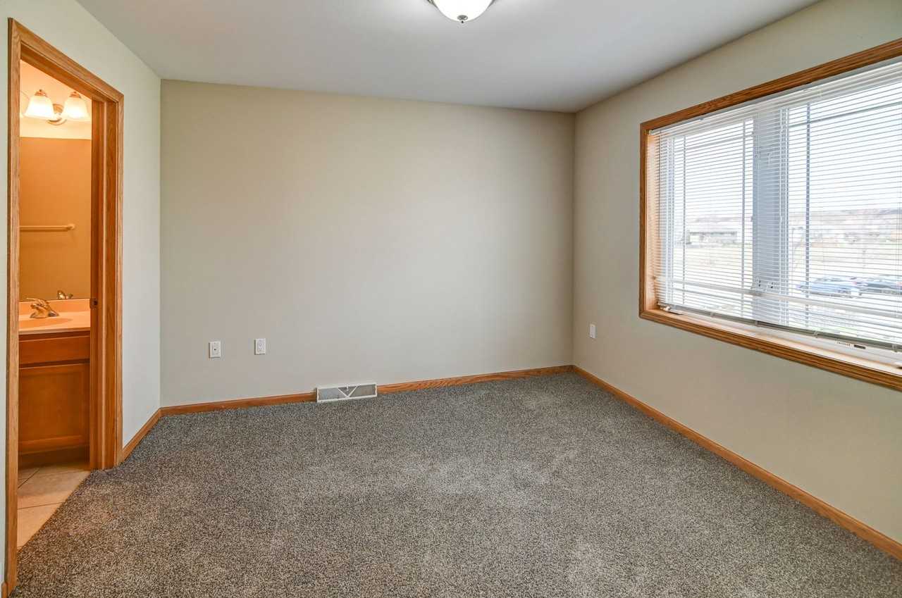 Fairhaven Court Townhomes - Photo 7 of 11