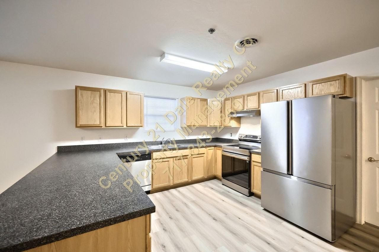 360 W Market St - Photo 3 of 15