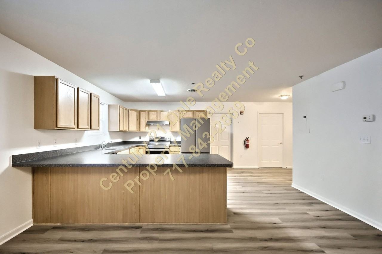 360 W Market St - Photo 5 of 15