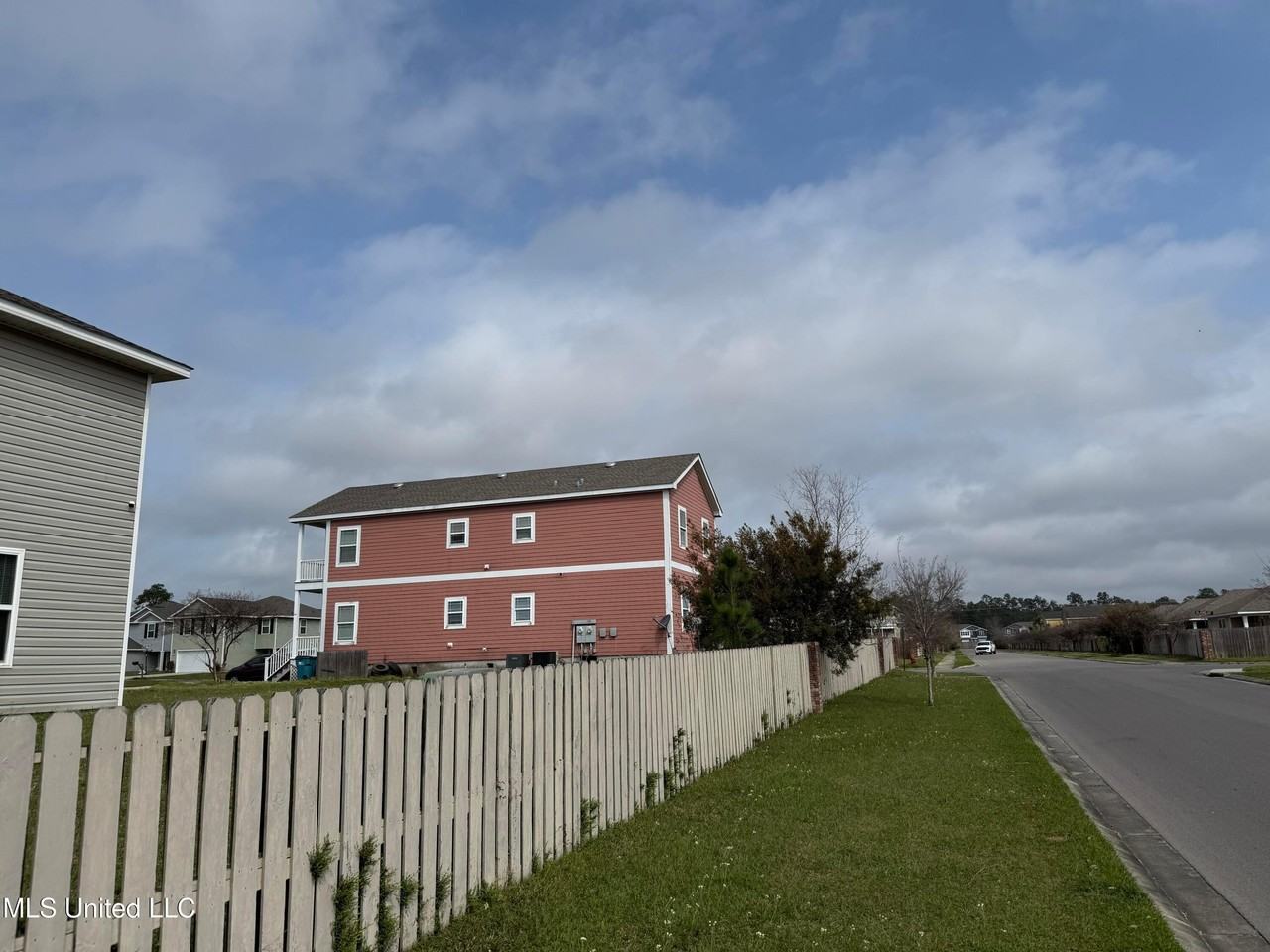 2000 Magazine St - Photo 2 of 27