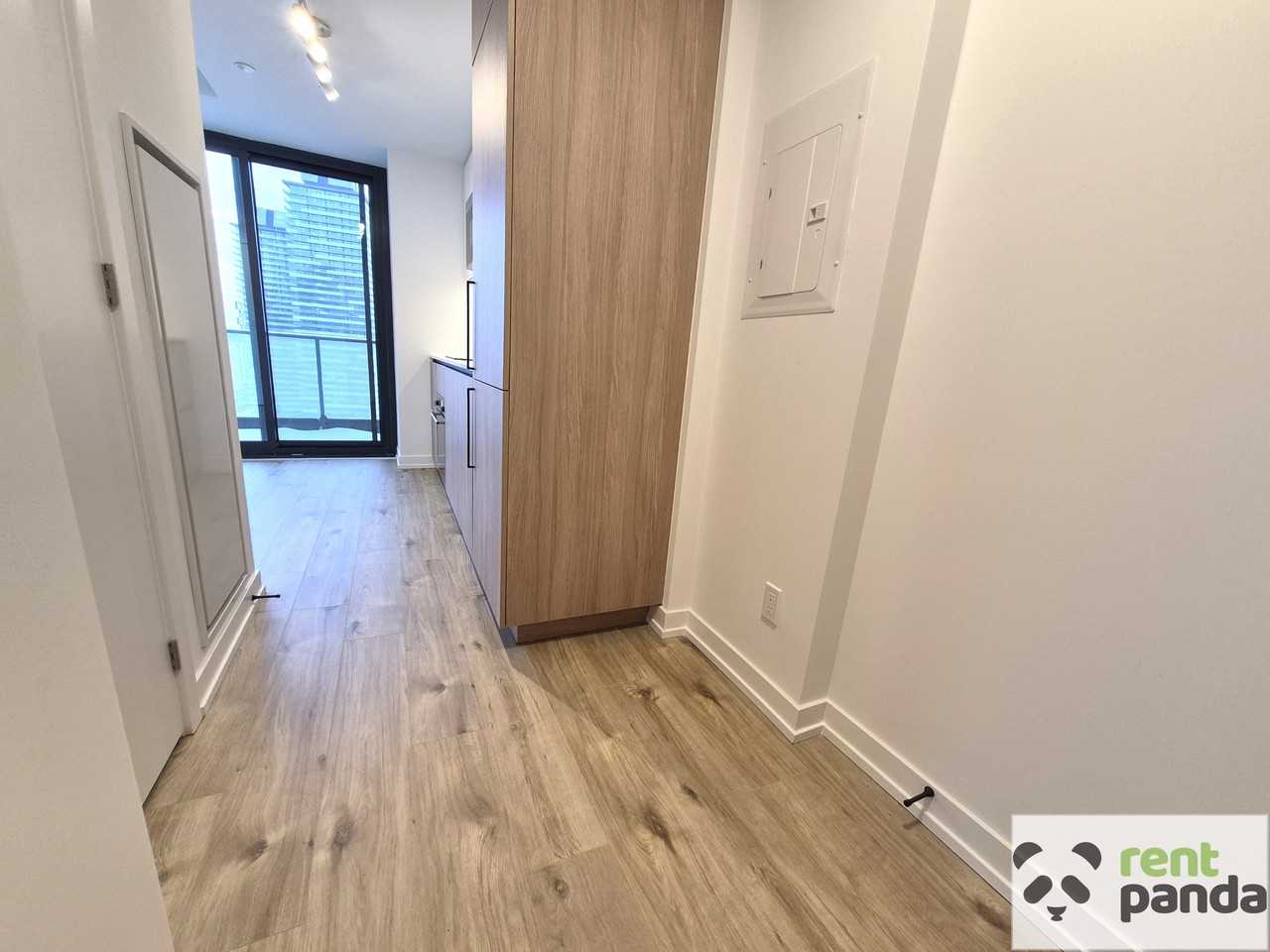 35 Parliament St #2001 - Photo 4 of 22