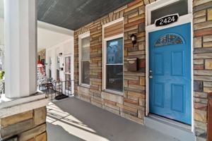 featured image of 2424 Barclay St