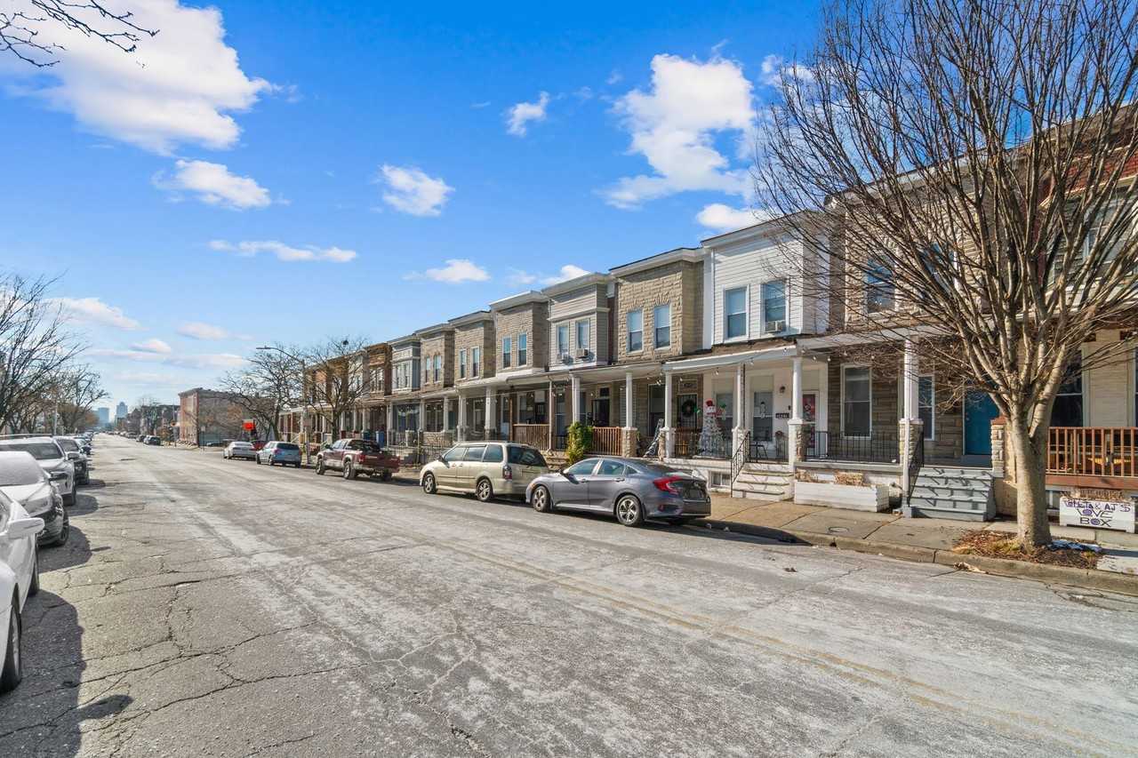 2424 Barclay St - Photo 3 of 26