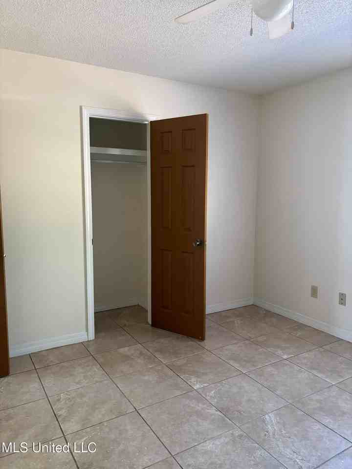 3017 Bemis Ave - Photo 2 of 25