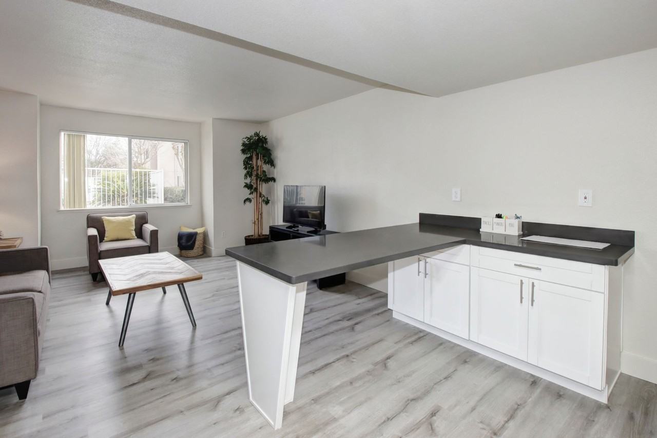 Glacier Point Apartments - Photo 6 of 45