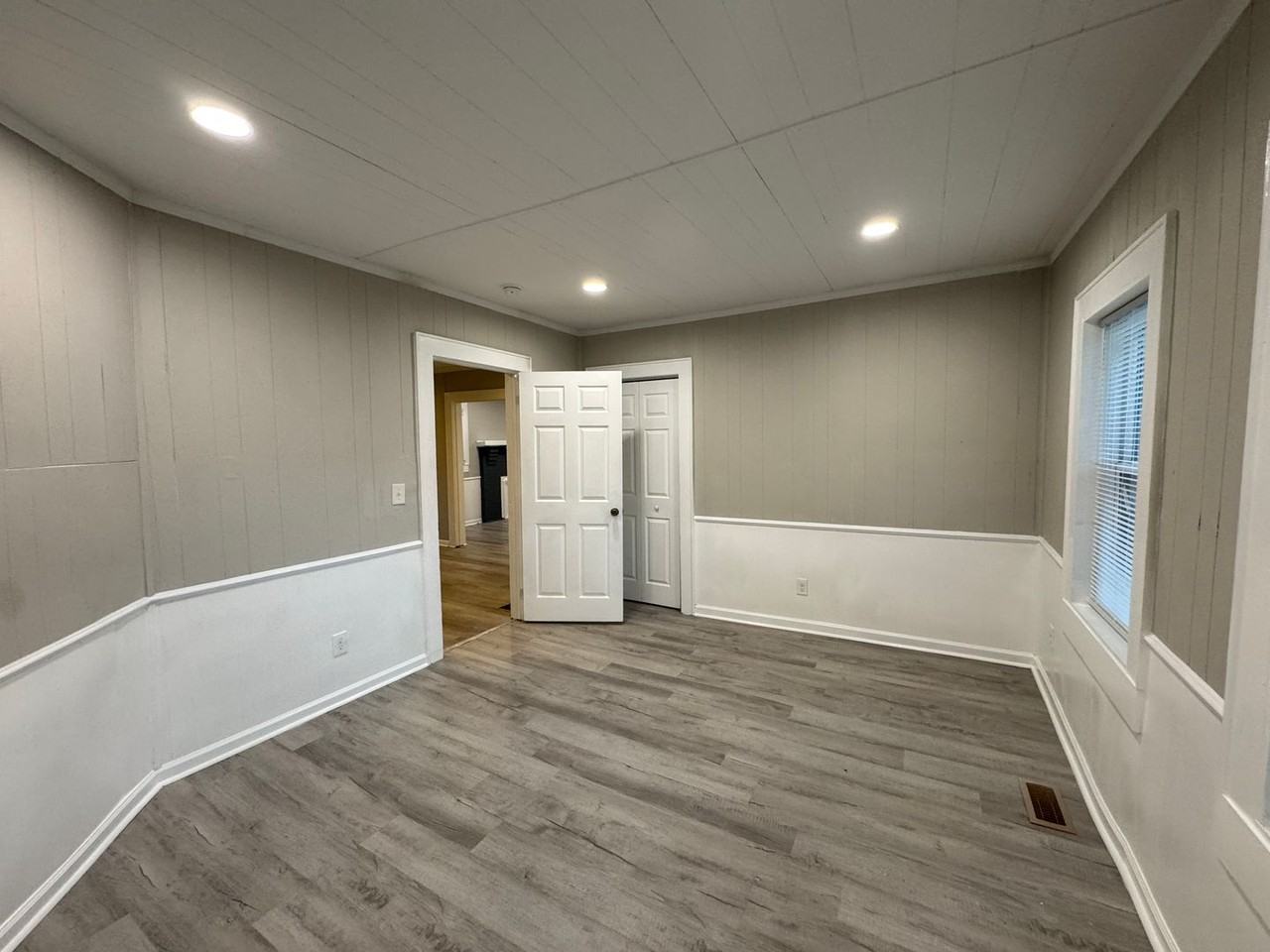 408 E 3rd Ave - Photo 6 of 16