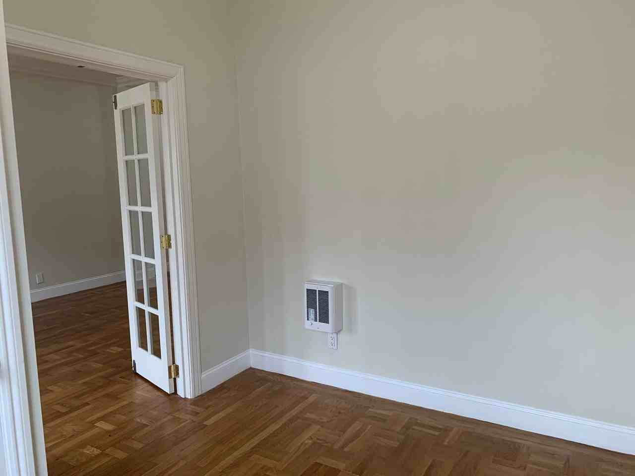 1850 Sacramento Street - Photo 5 of 11