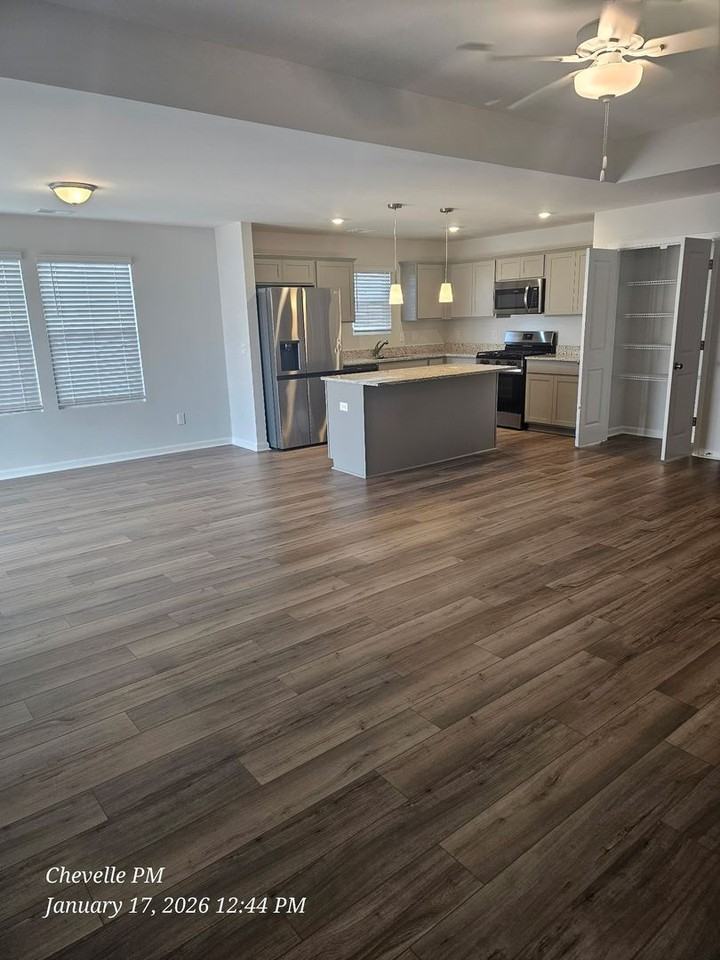 949 Warby Dr - Photo 2 of 22