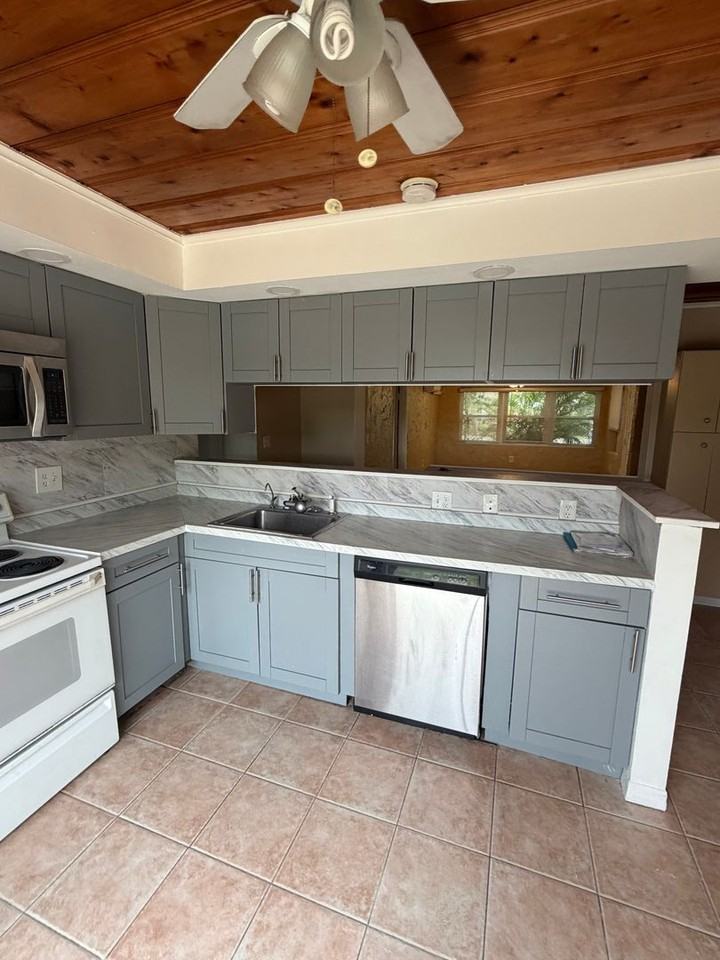 5601 Pierce St - Photo 2 of 23