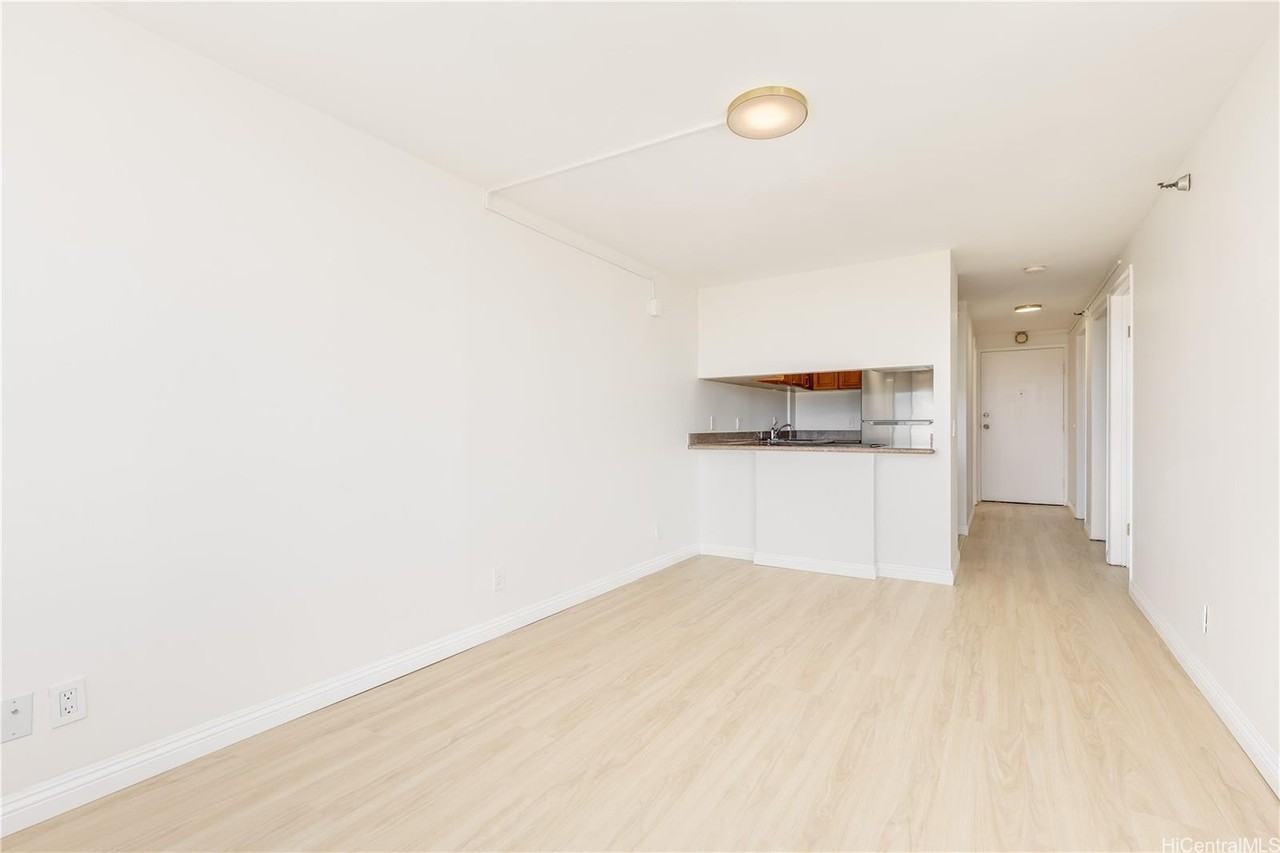 2542 Date St #402 - Photo 4 of 25