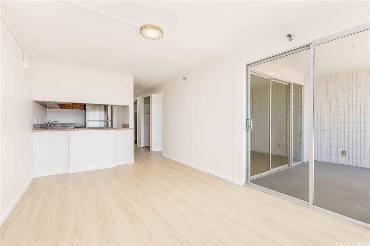 2542 Date St #402 - Photo 5 of 25