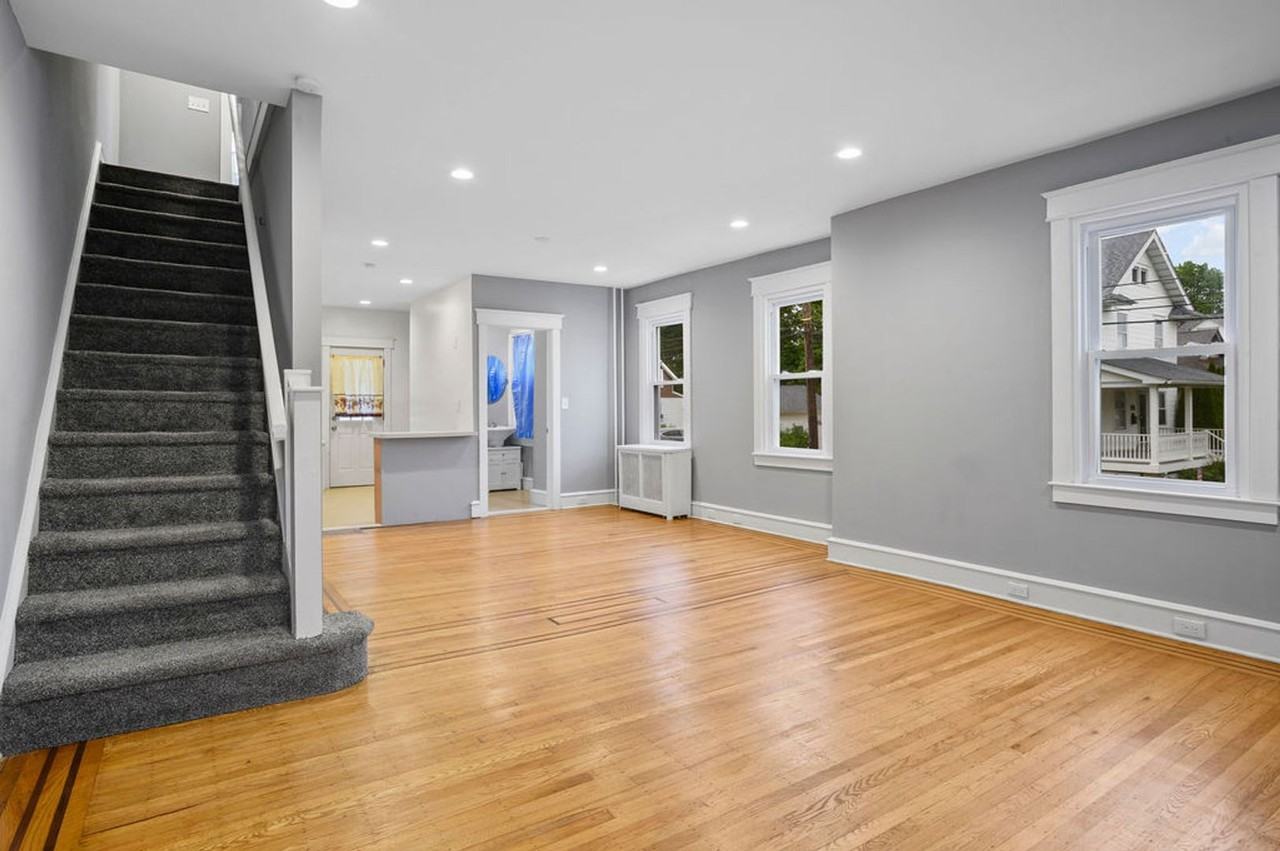 201 W Ashland Ave - Photo 3 of 23